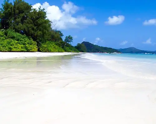 white-sand-praslin